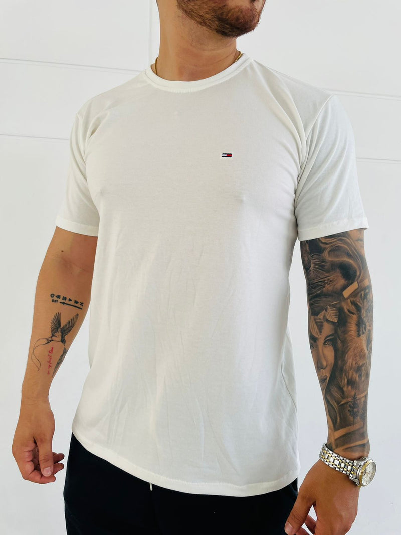 COMPRA 1 Y LLÉVATE 2 - CAMISETA TOMMY